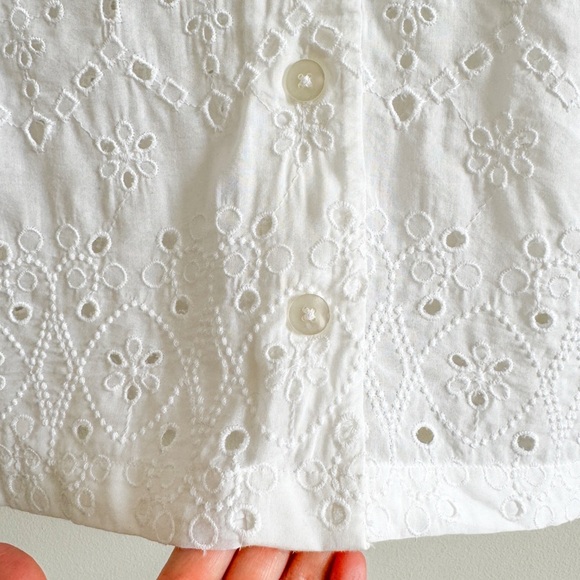 New! ABERCROMBIE • Short-Sleeve Cropped Schiffli Shirt in White - Picture 6 of 13